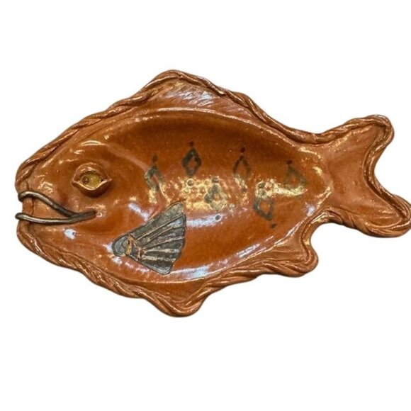 Handcrafted Ceramic Fish-Shaped Tray With Unique Glaze Design - Picture 1 of 8
